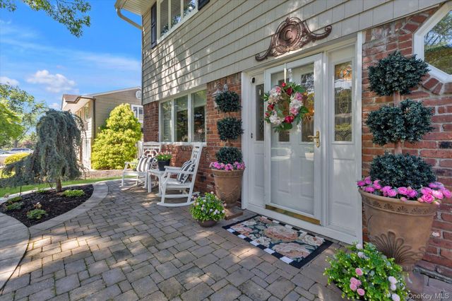 22 Villa Lane, Smithtown, NY 11787