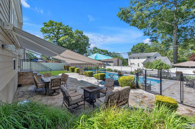 22 Villa Lane, Smithtown, NY 11787