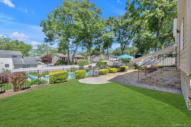 22 Villa Lane, Smithtown, NY 11787