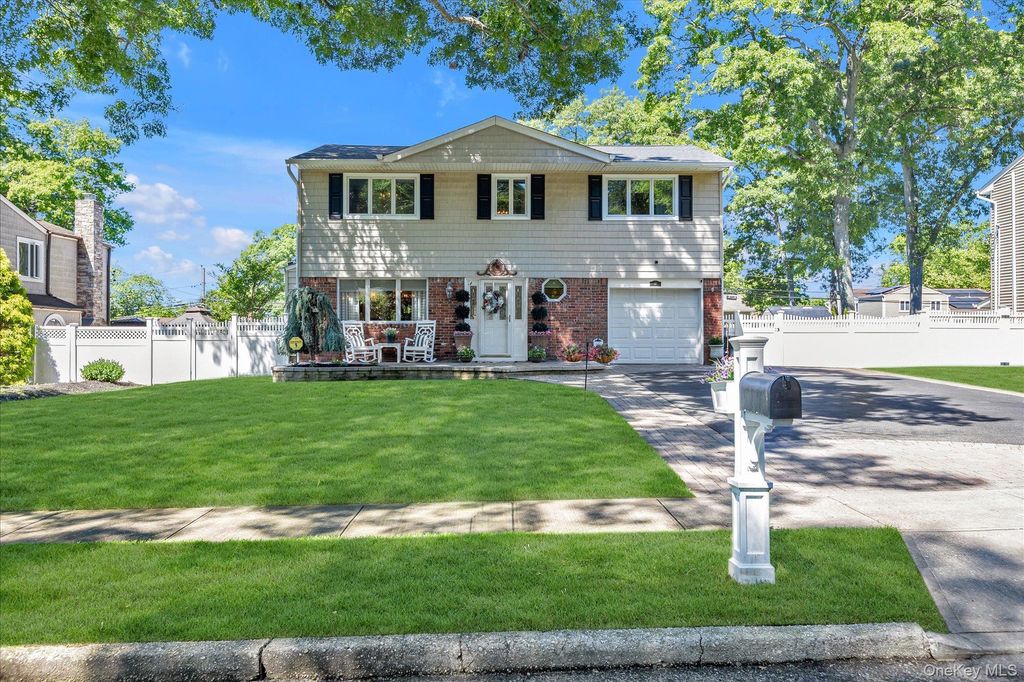 22 Villa Lane, Smithtown, NY 11787