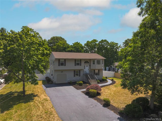 185 Magnolia Drive, Selden, NY 11784