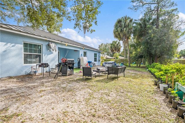 1035 34th Avenue SW, Vero Beach, FL 32968