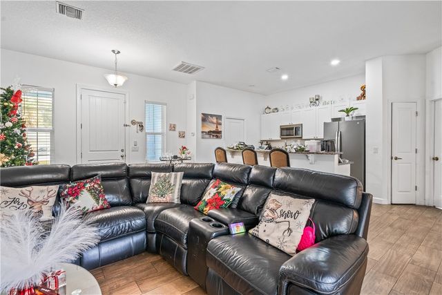 1035 34th Avenue SW, Vero Beach, FL 32968