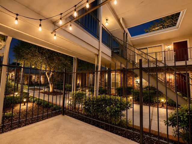5319 Fleetwood Oaks Avenue 157, Dallas, TX 75235