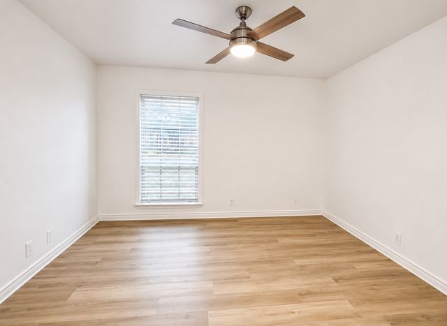 5319 Fleetwood Oaks Avenue 157, Dallas, TX 75235