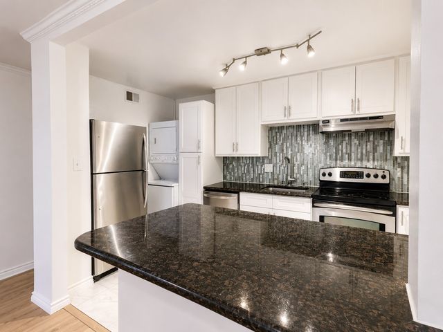 5319 Fleetwood Oaks Avenue 157, Dallas, TX 75235