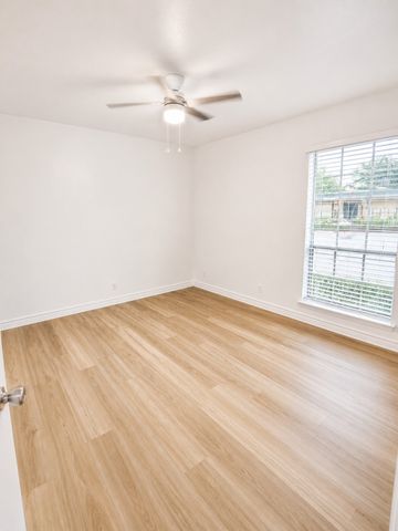 5319 Fleetwood Oaks Avenue 157, Dallas, TX 75235