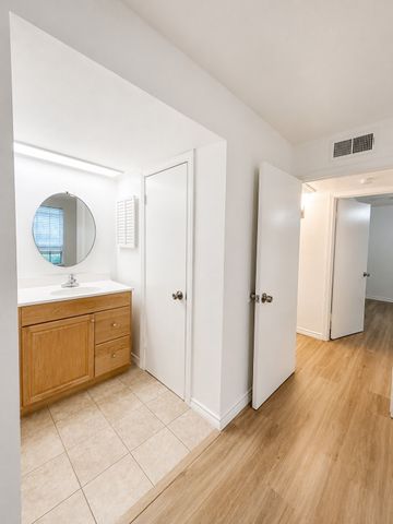 5319 Fleetwood Oaks Avenue 157, Dallas, TX 75235