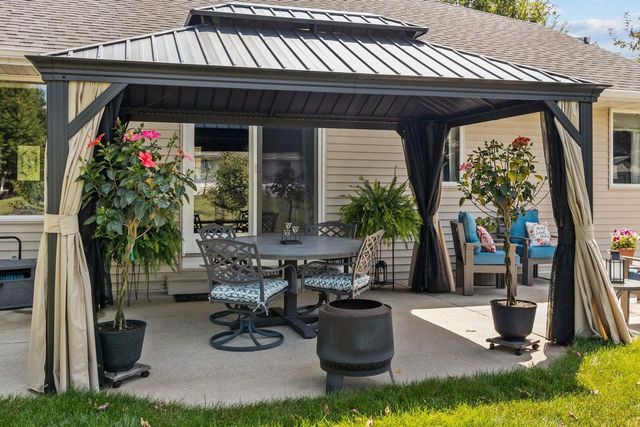 W7054 BLUEBLUFF WAY, Greenville, WI 54942