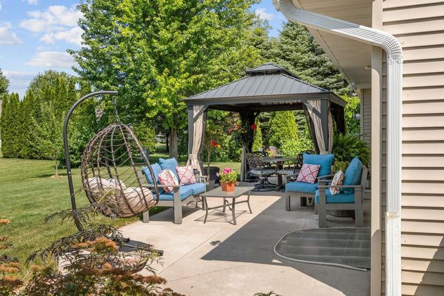 W7054 BLUEBLUFF WAY, Greenville, WI 54942
