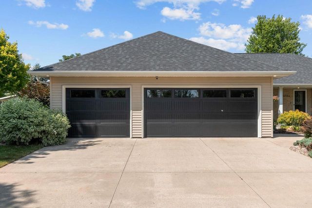 W7054 BLUEBLUFF WAY, Greenville, WI 54942