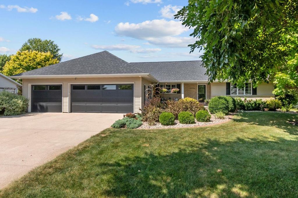 W7054 BLUEBLUFF WAY, Greenville, WI 54942