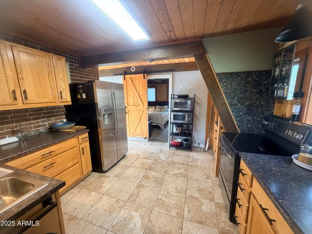 27 E OAK Drive, Munds Park, AZ 86017