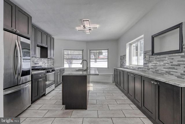 51 N MAIN ST, York New Salem, PA 17371