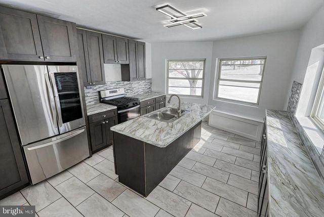 51 N MAIN ST, York New Salem, PA 17371