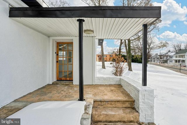 51 N MAIN ST, York New Salem, PA 17371