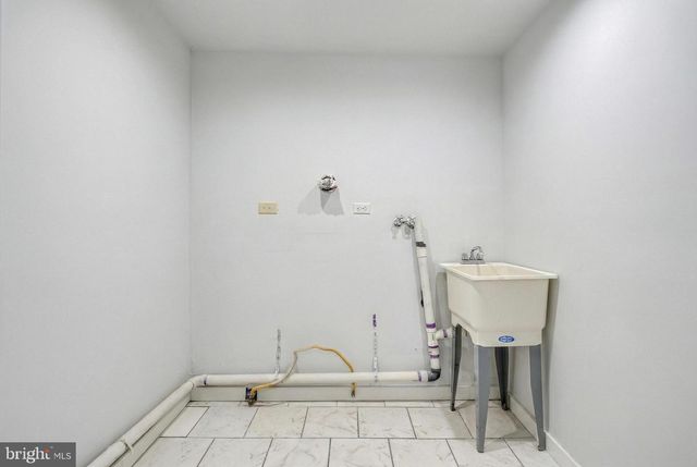 51 N MAIN ST, York New Salem, PA 17371