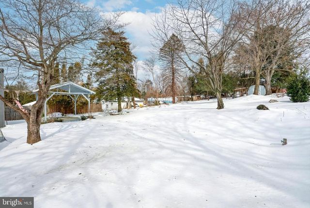 51 N MAIN ST, York New Salem, PA 17371