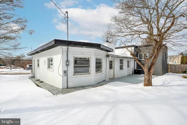 51 N MAIN ST, York New Salem, PA 17371