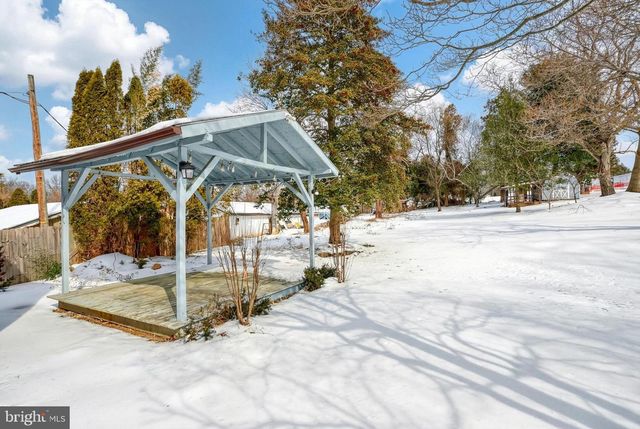 51 N MAIN ST, York New Salem, PA 17371