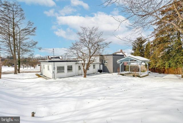 51 N MAIN ST, York New Salem, PA 17371