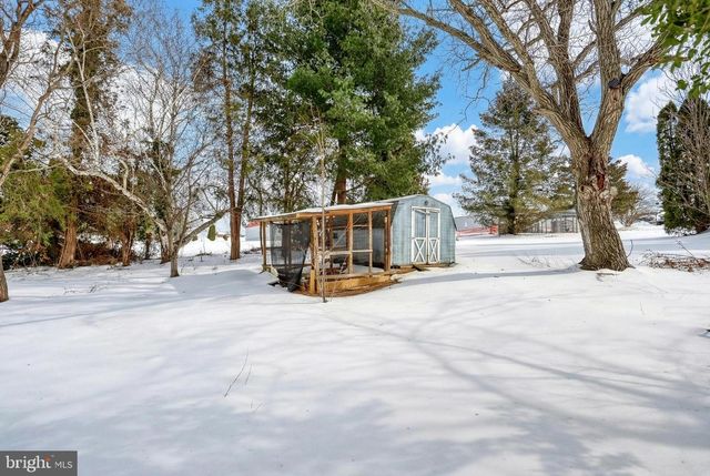 51 N MAIN ST, York New Salem, PA 17371