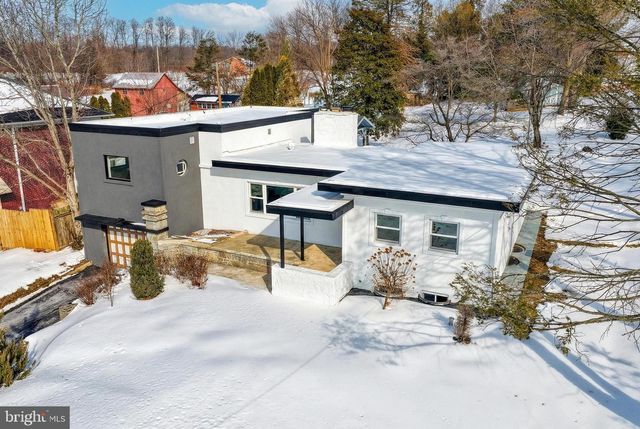 51 N MAIN ST, York New Salem, PA 17371