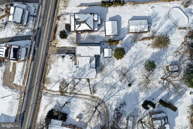 51 N MAIN ST, York New Salem, PA 17371