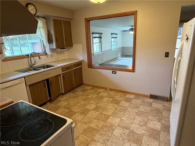 330 Weber Avenue NE, North Canton, OH 44720