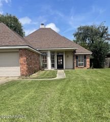 214 Pear Tree Circle, Broussard, LA 70518