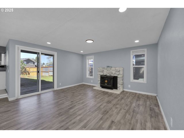 777 65TH St, Springfield, OR 97478