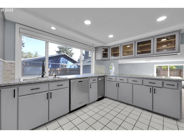 777 65TH St, Springfield, OR 97478