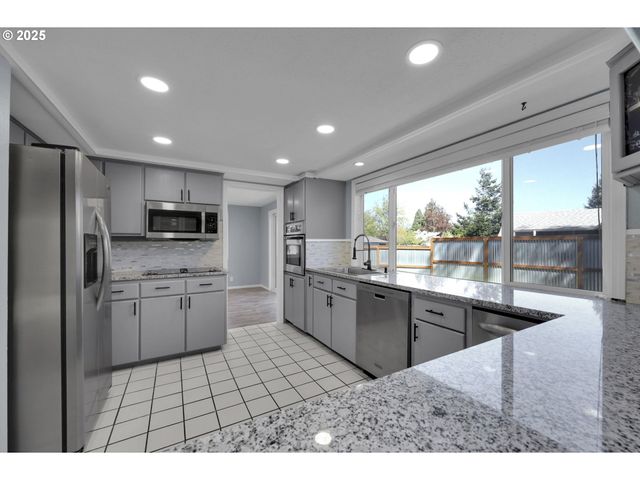 777 65TH St, Springfield, OR 97478