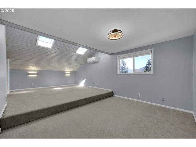 777 65TH St, Springfield, OR 97478