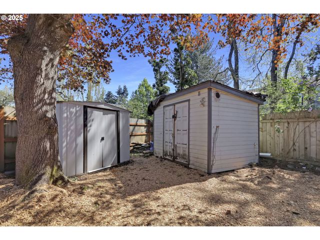 777 65TH St, Springfield, OR 97478