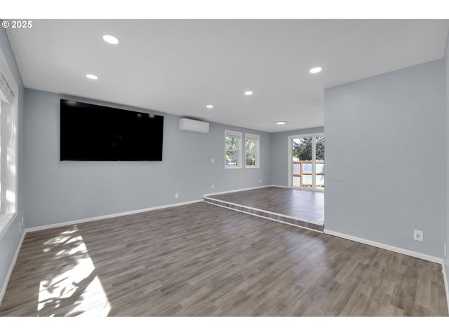 777 65TH St, Springfield, OR 97478
