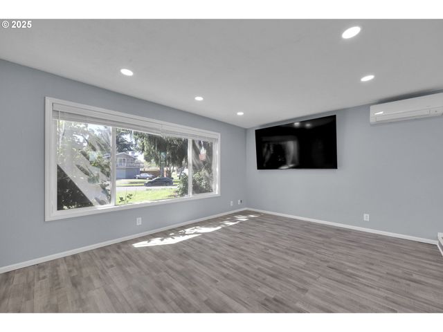 777 65TH St, Springfield, OR 97478