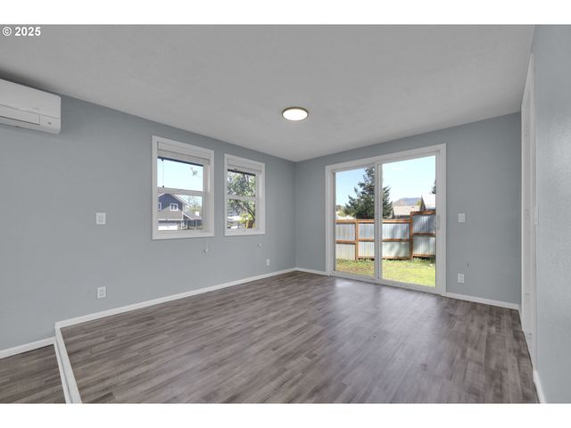 777 65TH St, Springfield, OR 97478