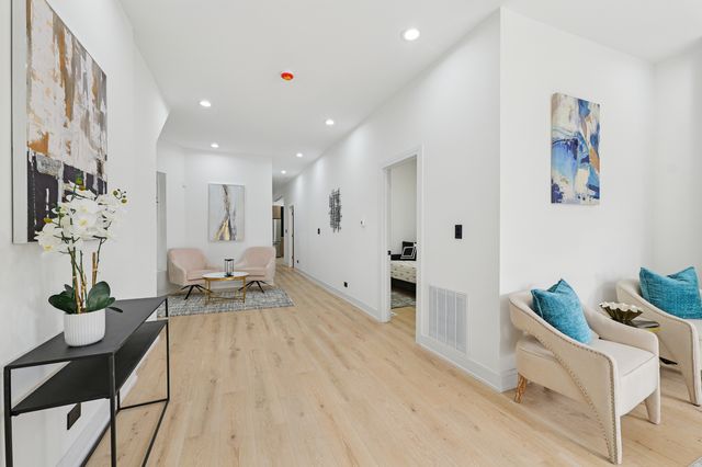 6430 S Eberhart Avenue, Chicago, IL 60637