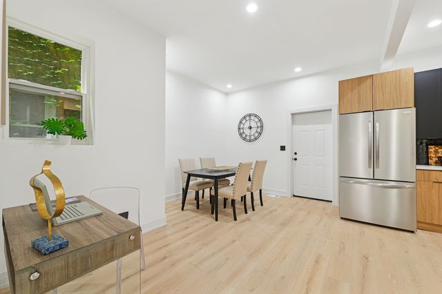 6430 S Eberhart Avenue, Chicago, IL 60637