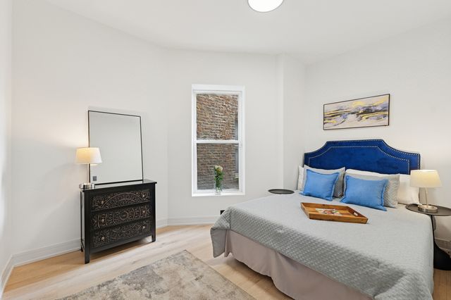 6430 S Eberhart Avenue, Chicago, IL 60637