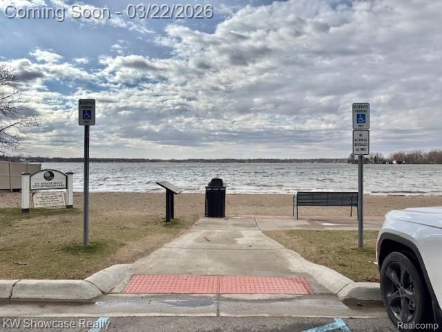 555 Winwood Court, Walled Lake, MI 48390