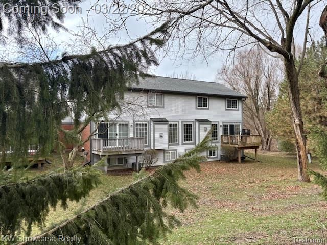 555 Winwood Court, Walled Lake, MI 48390