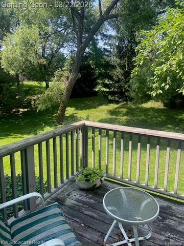 555 Winwood Court, Walled Lake, MI 48390