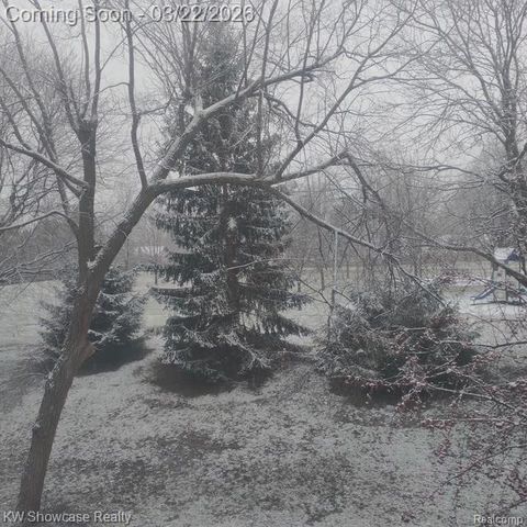 555 Winwood Court, Walled Lake, MI 48390