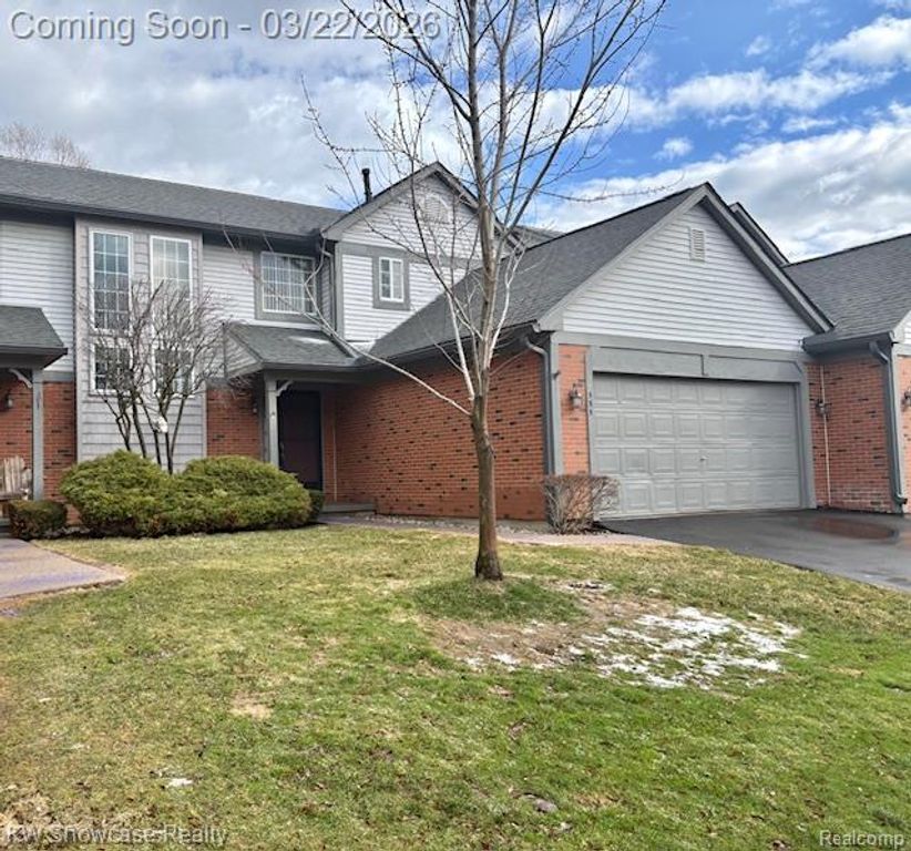 555 Winwood Court, Walled Lake, MI 48390