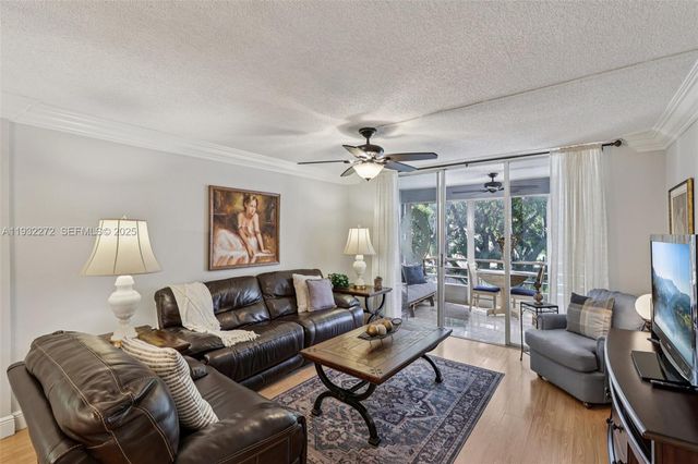 4850 NW 29th Ct 325, Lauderdale Lakes, FL 33313