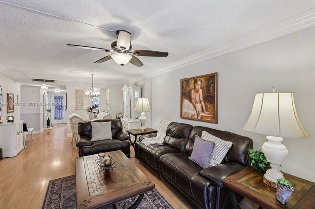 4850 NW 29th Ct 325, Lauderdale Lakes, FL 33313