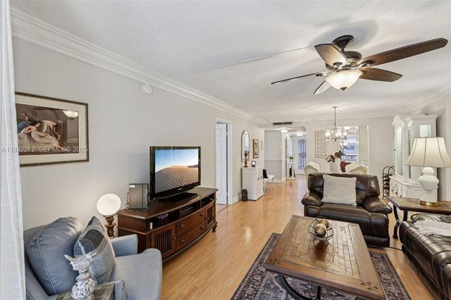 4850 NW 29th Ct 325, Lauderdale Lakes, FL 33313