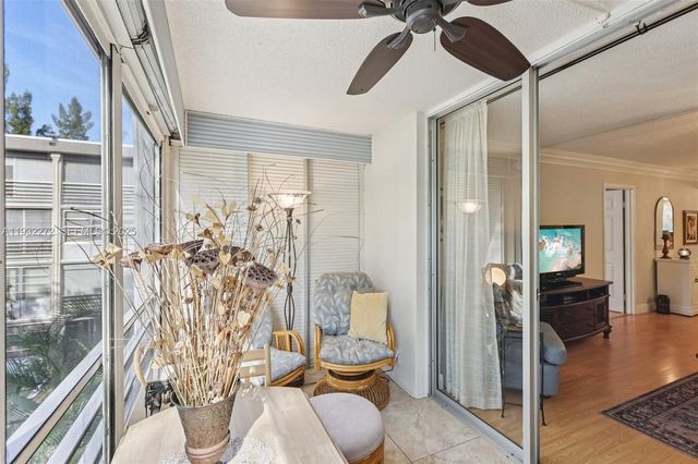 4850 NW 29th Ct 325, Lauderdale Lakes, FL 33313